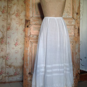 antique petticoat with Embroidery Anglaise zdjęcie 5