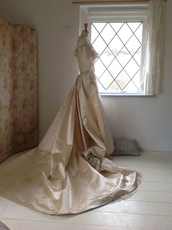 RESERVED amazing wedding dress, antique silk and … - image 8