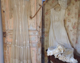 Robe de mariée ancienne en tulle et dentelle avec combinaison en coton (années 1880 EN L&#39;ÉTAT)