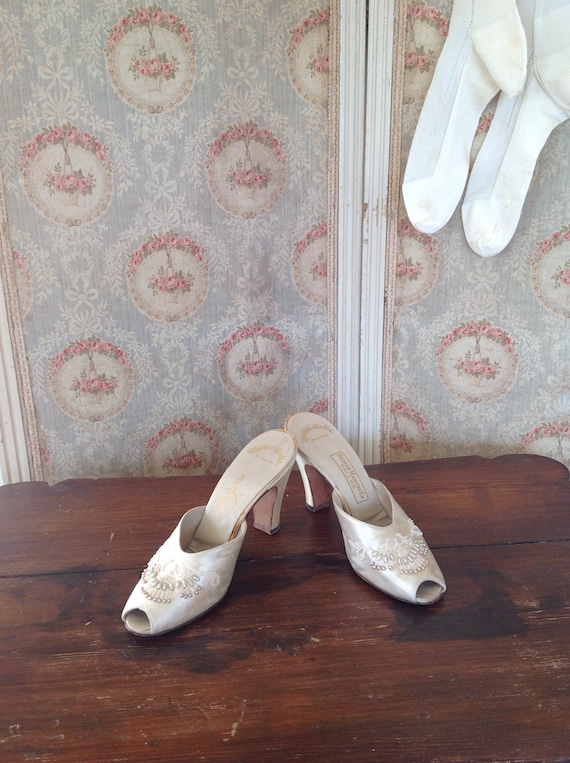 Beautiful antique pearl beaded wedding shoes - image 10