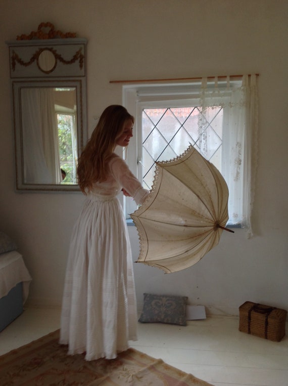 Beautiful antique petticoat. Crisp cotton. Heavy … - image 1