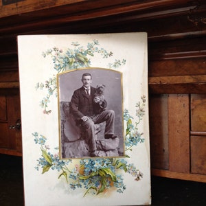 vintage Papierrahmen für ein Foto mit Vergissmeinnicht Blumen