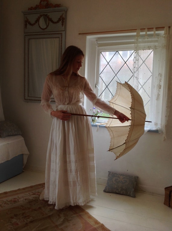 Beautiful antique petticoat. Crisp cotton. Heavy … - image 3