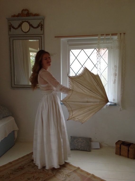 Beautiful antique petticoat. Crisp cotton. Heavy … - image 2