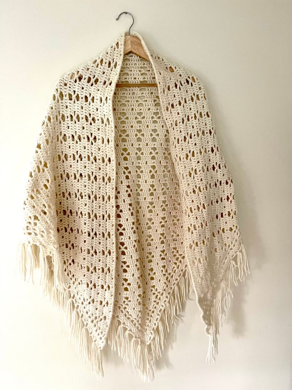 LADYS VINTAGE 1x KNITTING & 1x CROCHET PATTERN MOHAIR FRINGED WRAPS SHAWLS LADYS VINTAGE 1x KNITTING & 1x CROCHET PATTERN MOHAIR FRINGED WRAPS SHAWLS