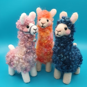 Needle Felted Llama / Handmade Wool Decoration / Needle Felted Toy / Unique Gift / Fibre Art / Whimsical Woolen Animal