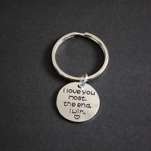 Ti amo di più. La fine. Vinco. Portachiavi a forma di cuore, regalo