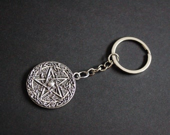Silver tone Celtic Pentagram vine leaves Celtic knots keyring keychain gift