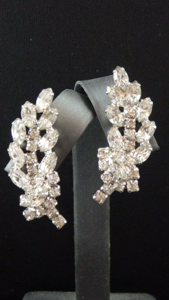 Unsigned Weiss Marquise Rhinestone Long Curved Fr… - image 1