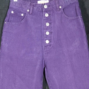 Vaqueros Mom Vintage Morados, Tiro Alto, Etiqueta 'Jeanjer', Cierre de Botones, Pierna Cónica, Vaqueros Denim Morados Excepcionales - VTG, Talla 9/10 para Mujer, Cintura de 27"