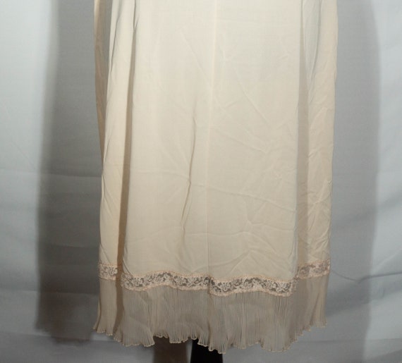 60s Vanity Fair Slip Vintage Made in USA Lingerie… - image 6