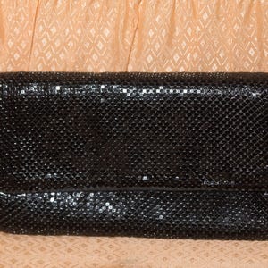 Cartera de mano vintage de malla con cadena metálica negra, monedero de mano, cartera de mano, cierre a presión, años 80/90, elegante, simple y elegante.