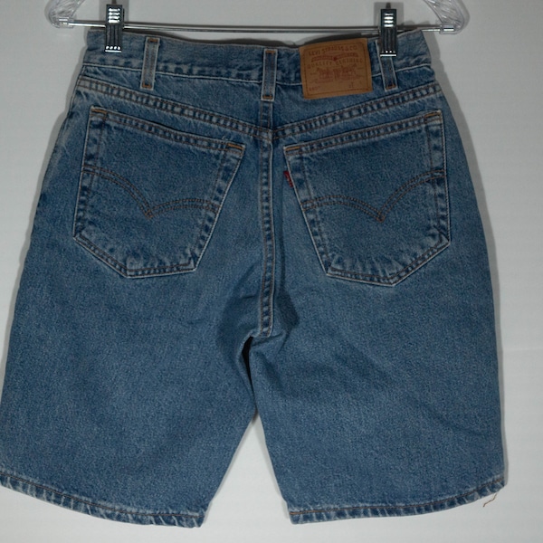 Vintage Levi's 550 Jean Shorts Made in USA Red Tab Relaxed Fit, *Size Husky 31* but the waist measures 29"