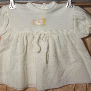 ヴィンテージ ベビードレス 新生児用スモックニットドレス 「Petit Ami」ラベル 刺繍入り リトルダック 軽量セーター 新生児サイズ 0～6M