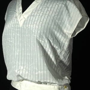 1970&#39;s Blouse Vintage Top Boho Retro Chic &quot;Bethany&quot; Designer Label Sheen Shine Vertical Stripes Tailored Waist Women&#39;s VTG Size 7/8 - XS / S