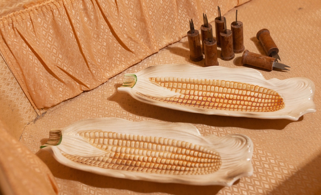 Vintage Ceramic Corn Plates Set With Wooden Corn Holders Etsy