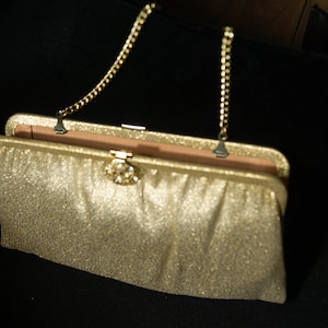 &quot;Vintage Gold Clutch 1960 Kiss Lock Geldbörse Midcentury Mod Handtasche Abendtasche Handtasche funkelnden Goldkettengriff Mod &quot;&quot;Andé&quot;&quot; Label.&quot;