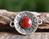 Round connector with floral pattern - Cherry Red Stone -Round floral connector link - Antique silver - Qty 1