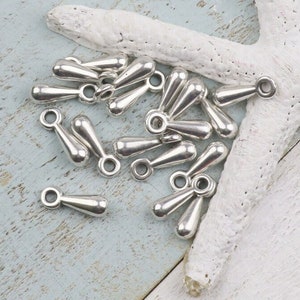 10 breloques goutte en argent, mini pendentif goutte, perles en forme de larme, gouttes d&#39;eau en argent, apprêts plaqués argent