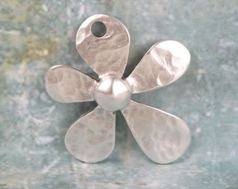 Hammered flower pendant, 35mm-Large metal daizy,large flower charm,jewelry making supplies, QTY 1