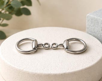 Conector de bocado de caballo bañado en plata de ley – Dije de joyería ecuestre