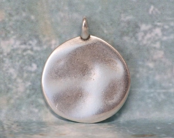 30mm Hammered disc pendant,Silver Disc Pendant, Large Round Silver Pendant, Antique Silver Plated, Silver Medallion Pendant-Qty 1