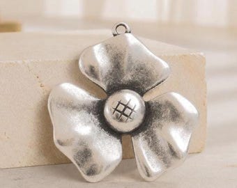 Hammered flower pendant-35mm-jewelry making supplies- QTY 1