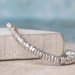 40 cuentas de disco plateadas, cuentas espaciadoras de zamak de 5 mm