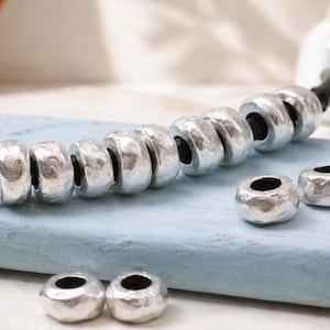 50 cuentas irregulares de zamak de plata antigua, cuentas espaciadoras de metal de 8 mm