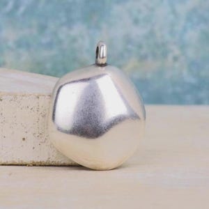 Silver Disc Pendant, 3mm hole,Pendant, Zamak Pendant, Silver Medallion Pendant,Disc pendant-Silver antique - QTY 1