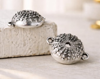 Ciondolo con connettore a forma di riccio di mare - Riccio di mare con due fori - Connettori per braccialetti a forma di riccio di mare - Creazione di orecchini - SCEGLI IL COLORE - Quantità 1