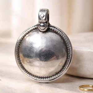Sterling Silver Plated Disc Pendant, Antique Silver Medallion, 4mm Hole