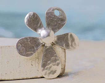 Hammered flower pendant, 35mm-Large metal daizy,large flower charm,jewelry making supplies, QTY 1
