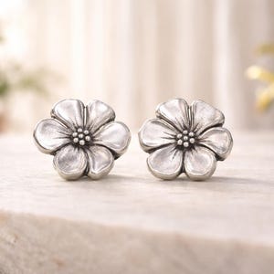 Fin silverpläterad blomknapp, TierraCast tenn (17 mm)
