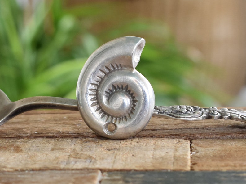 Spiral Shell pendant,snail shell pendant seashell charms antique silver, summer charms ammonite fossils charms sea shell,boho charms