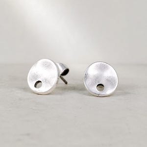 Orecchini a lobo ondulati a cerchio - 14 mm - Quantità: 1 paio