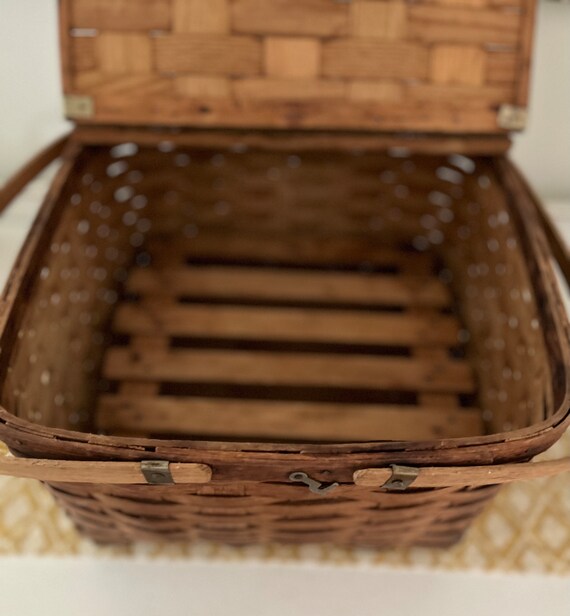 Vintage Wicker Pie Basket with Handles Gem