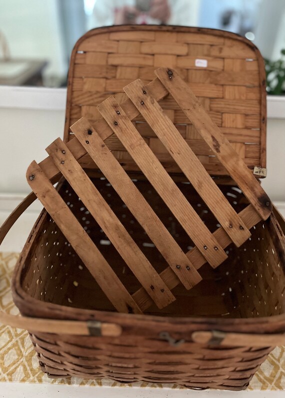 Vintage Wicker Pie Basket with Handles Gem