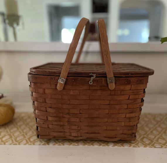 Vintage Wicker Pie Basket with Handles Gem