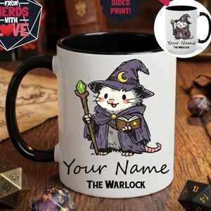 Personalizowany kubek Opossum Warlock - prezent dla graczy klasy Dnd TTRPG z niestandardową nazwą, kubek do kawy, prezent dla gracza dla niego i dla niej - akcesoria DM Nerd