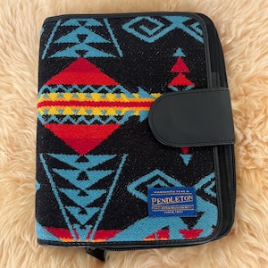 Pendleton Woolen Mills Vintage “Advantage organizer”  Southwestern Aztec pattern, secure zip around Wallet.