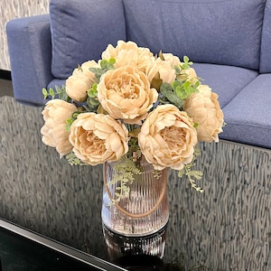 Centro de mesa de peonía con tacto real/Flores artificiales/Flores artificiales de lujo_Peonía color crema con vegetación delicada en jarrón de vidrio
