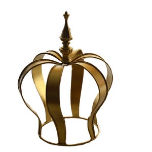 Goldene Krone aus Metall