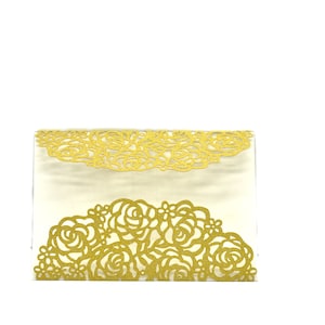 Convites de casamento com flores cortadas a laser