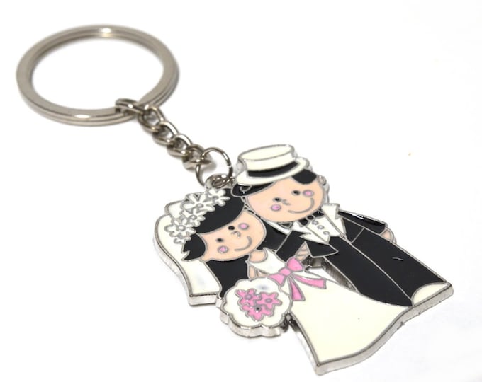 Key chain party favors wedding couple figure.