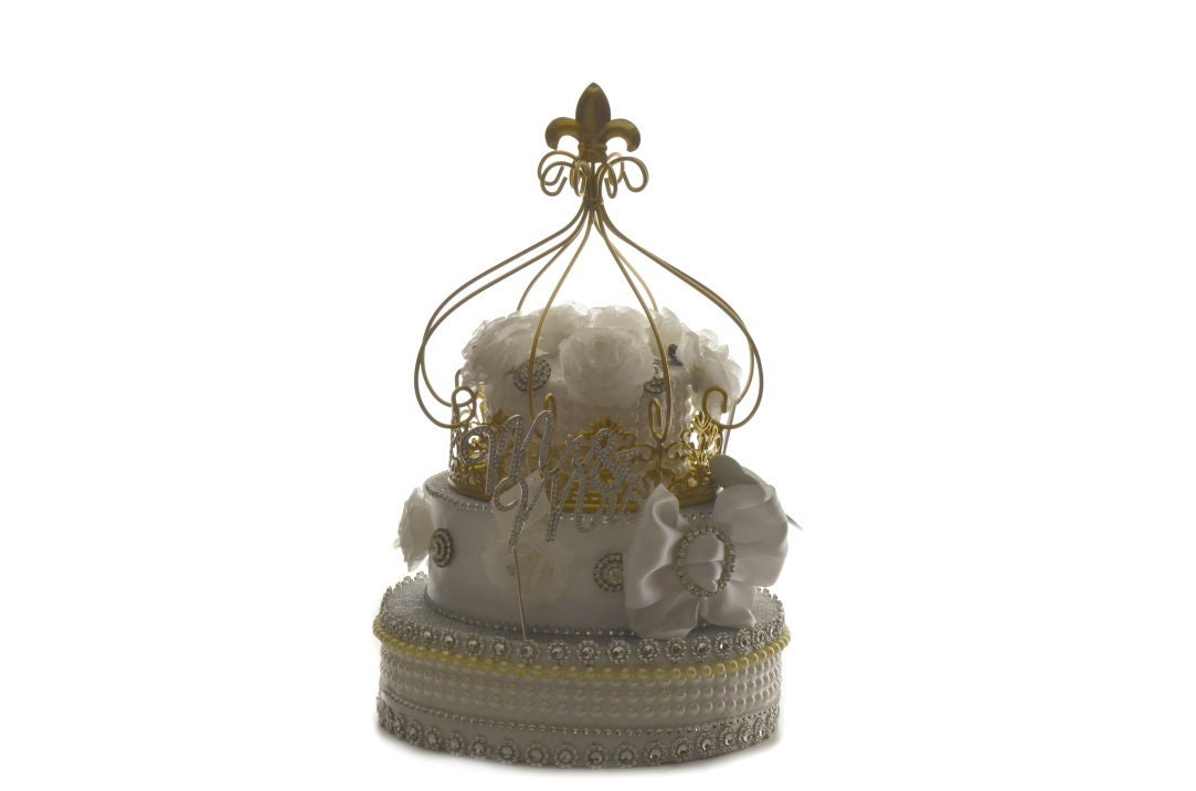 Gold Metal Crown Party Decorations.