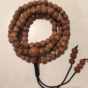 Bodhi Samen 8 mm 108 Bead Tibetanische Mala Halskette mit verstellbaren Knoten Handgefertigte buddhistische Gebetskette