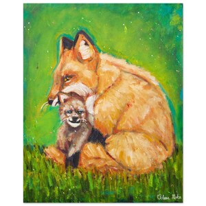 Puede incluir: Pintura al óleo de una madre zorra y su cachorro acurrucados. Los zorros son de color naranja y marrón, sobre un fondo verde con hierba y motas blancas. La firma del artista está en la esquina inferior derecha.