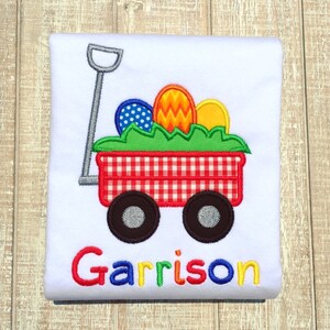 Body o camiseta con bordado de carro de huevos de Pascua para niños