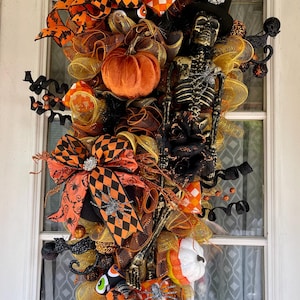Halloween Skeleton Swag Door Hanger Wreath Whimsical Evergreen Swag Gothic Spiders Pumpkin Black Cat